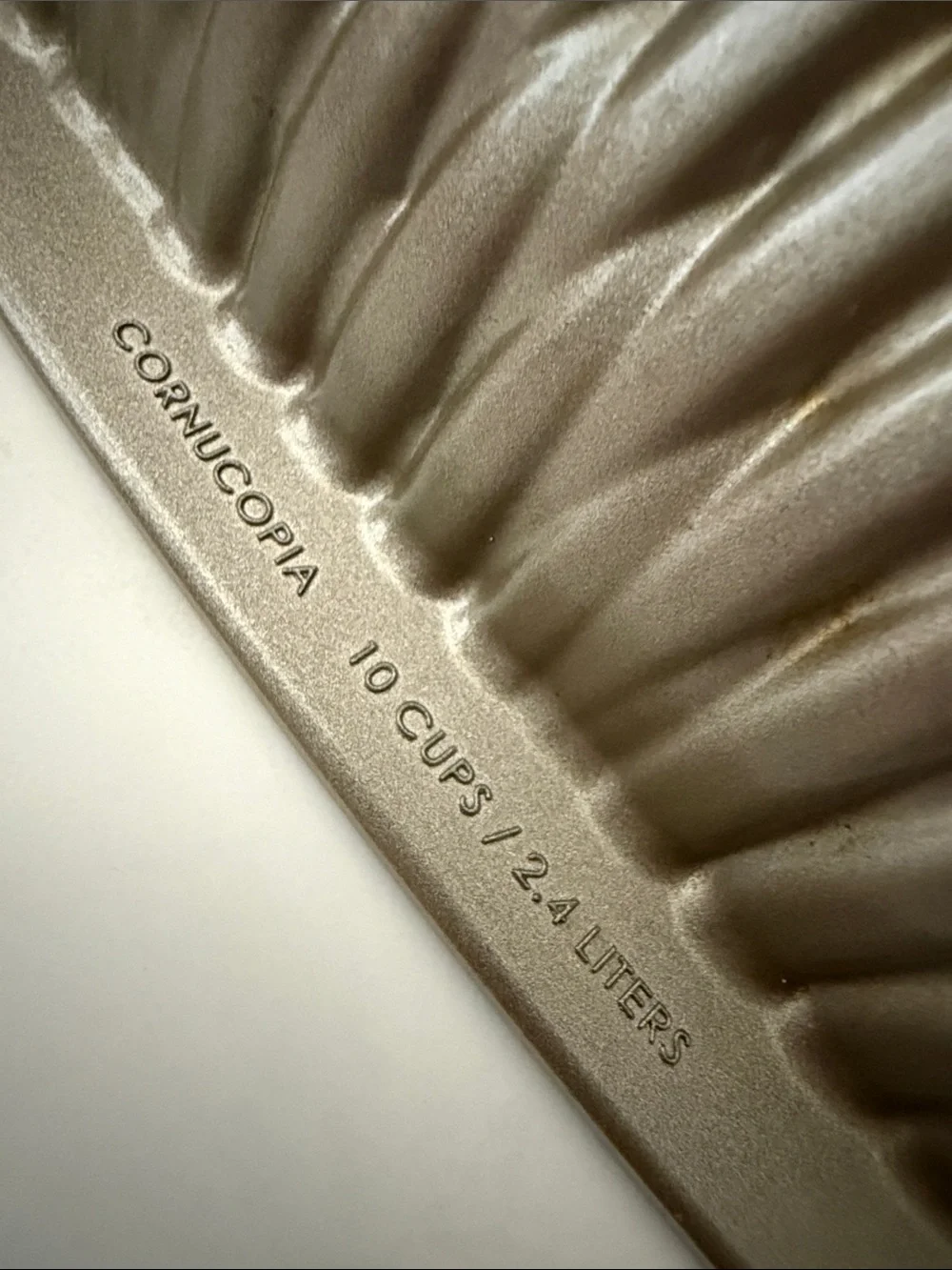 2010 Retired Nordic Ware 10 Cup Cornucopia (Horn of Plenty) Cast Aluminum Pan
